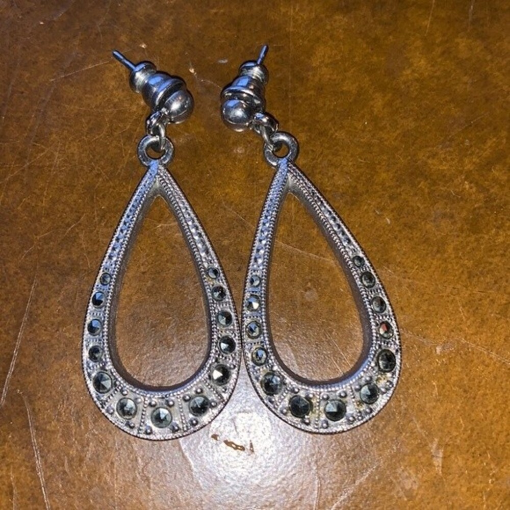Teardrop silver rhinestone earrings
